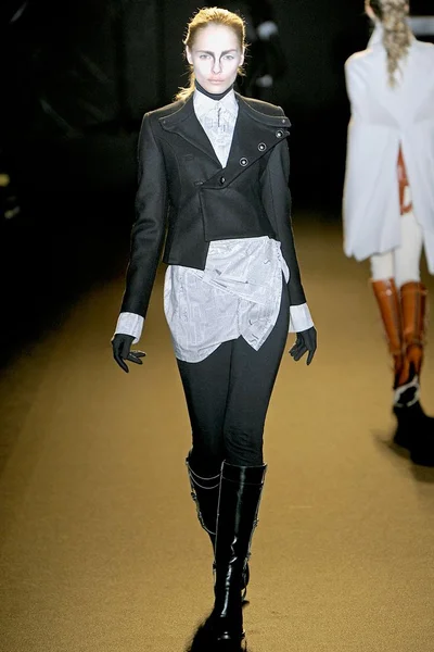 Look 11